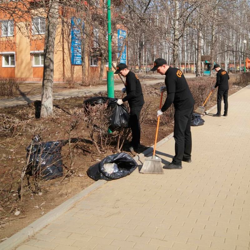 Уборка листьев в Ахтубинске